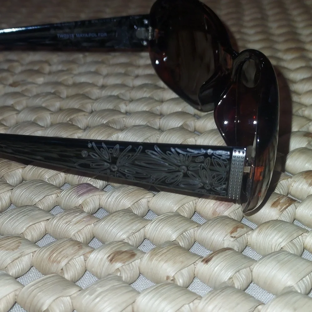 Foster Grant Maya Sunglasses - Picture 4 of 12